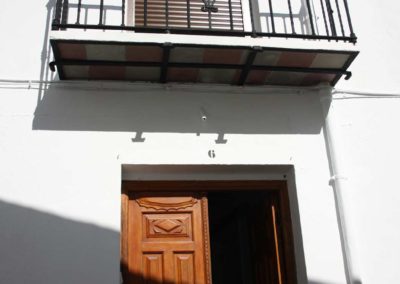 Restauración de fachada por MDV Construcción